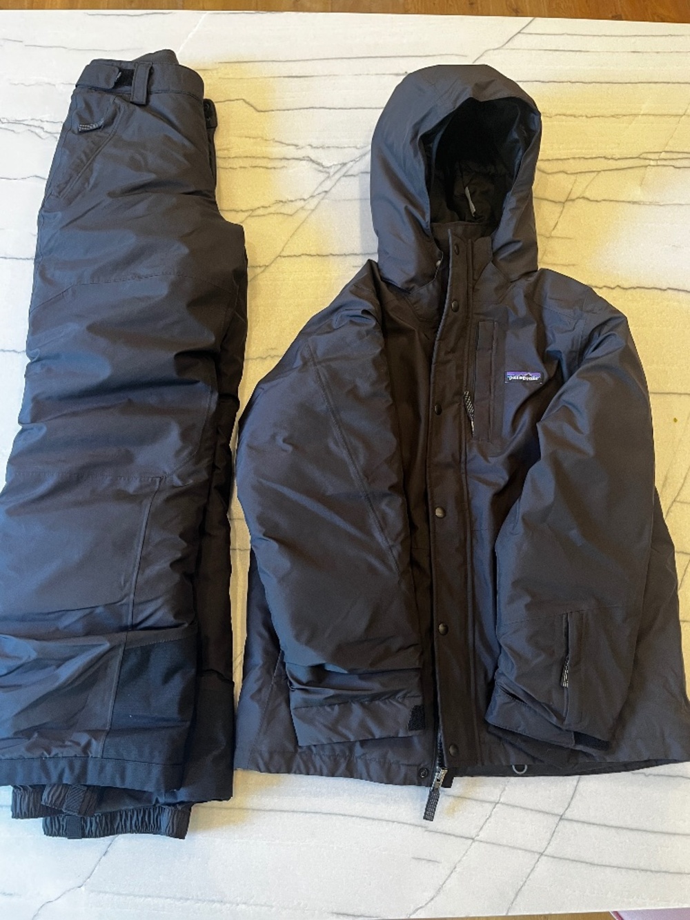 Set of Black Patagonia Ski Pants And Jackets (Size For 12 Year Old)